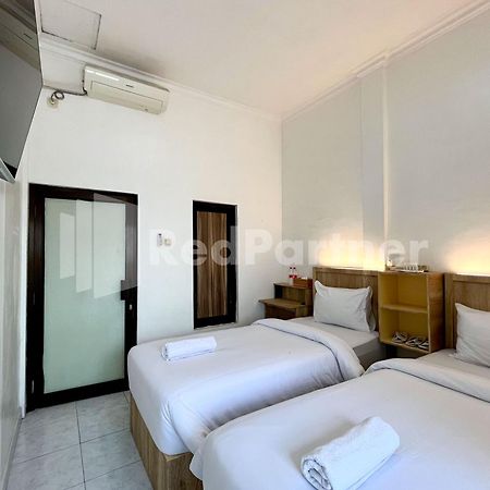 D Palma Near Lokananta Manahan Mitra Reddoorz Surakarta  Экстерьер фото