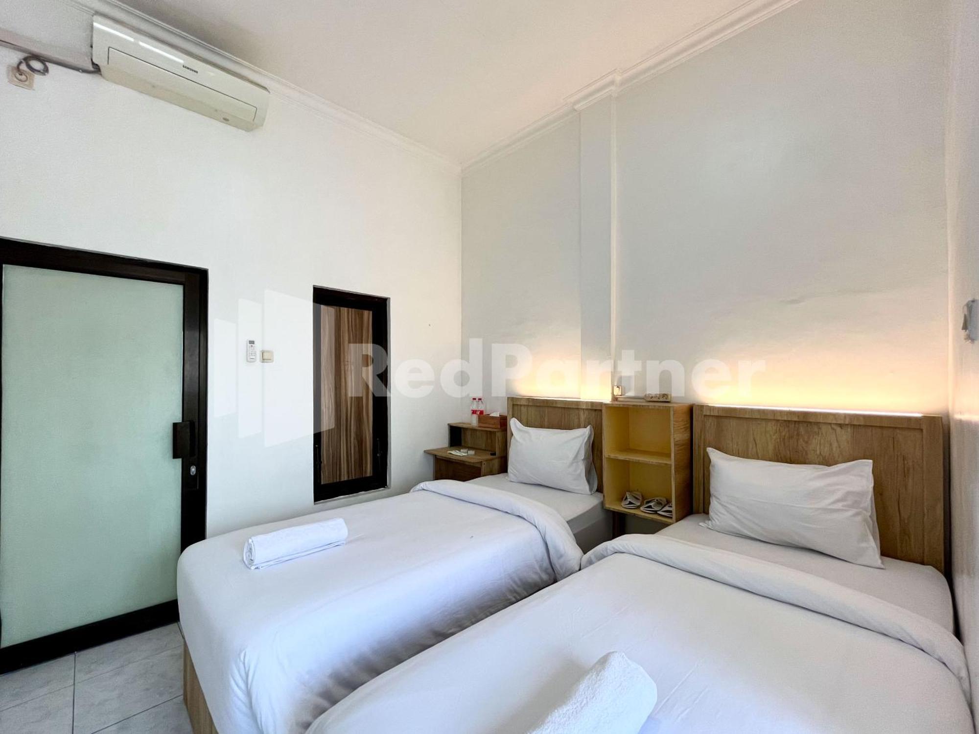 D Palma Near Lokananta Manahan Mitra Reddoorz Surakarta  Экстерьер фото