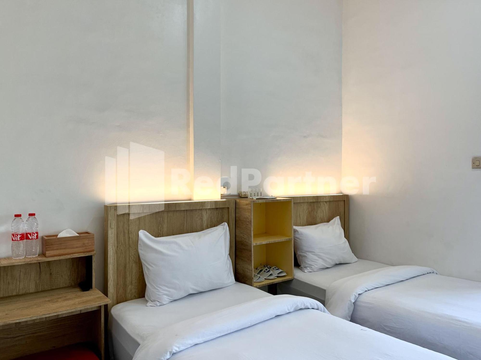 D Palma Near Lokananta Manahan Mitra Reddoorz Surakarta  Экстерьер фото
