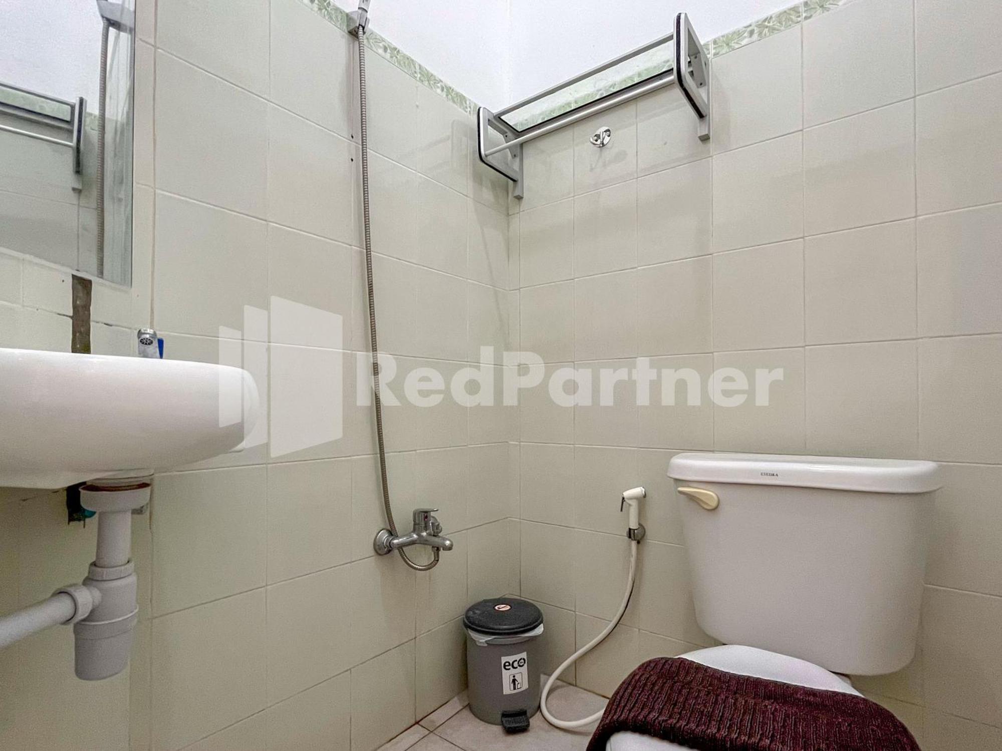 D Palma Near Lokananta Manahan Mitra Reddoorz Surakarta  Экстерьер фото